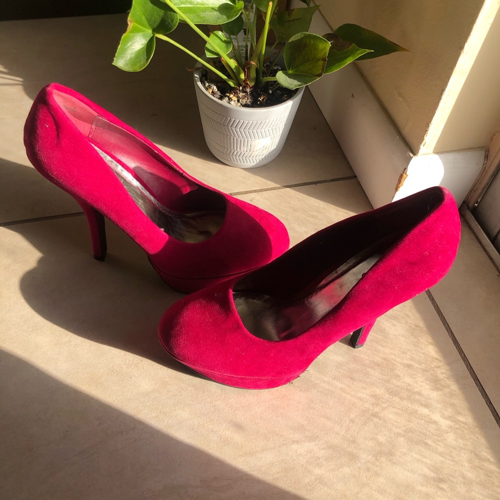 Dark Pink Pumps 🔥